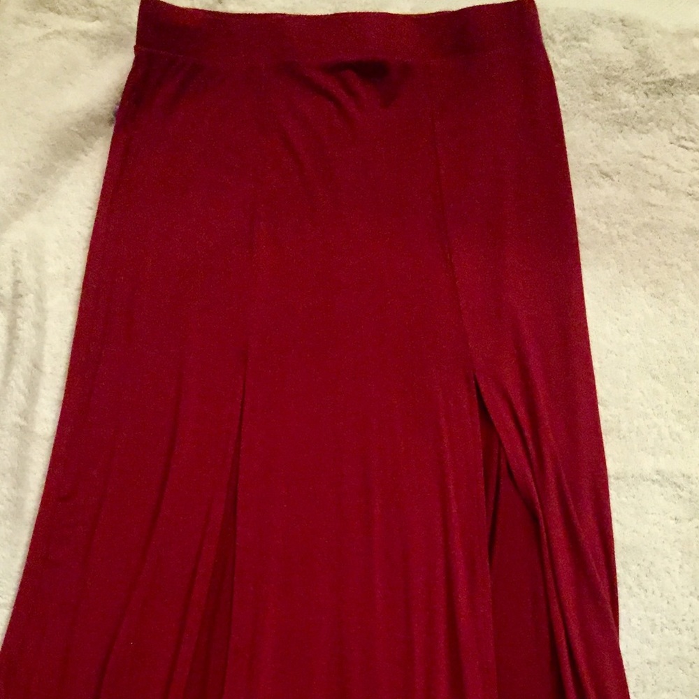Charlotte Russe Maxi skirt with 2 front splits, L